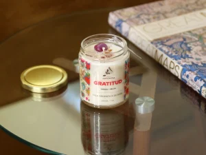 Vela de 200 gramos intencionada enfocada a la gratitud. Aroma sandía y melón.